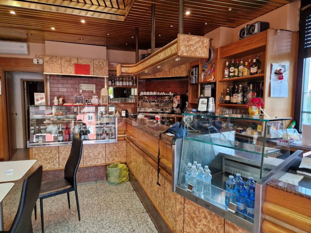 Bar in vendita a Busto Arsizio via Antonio Stoppani