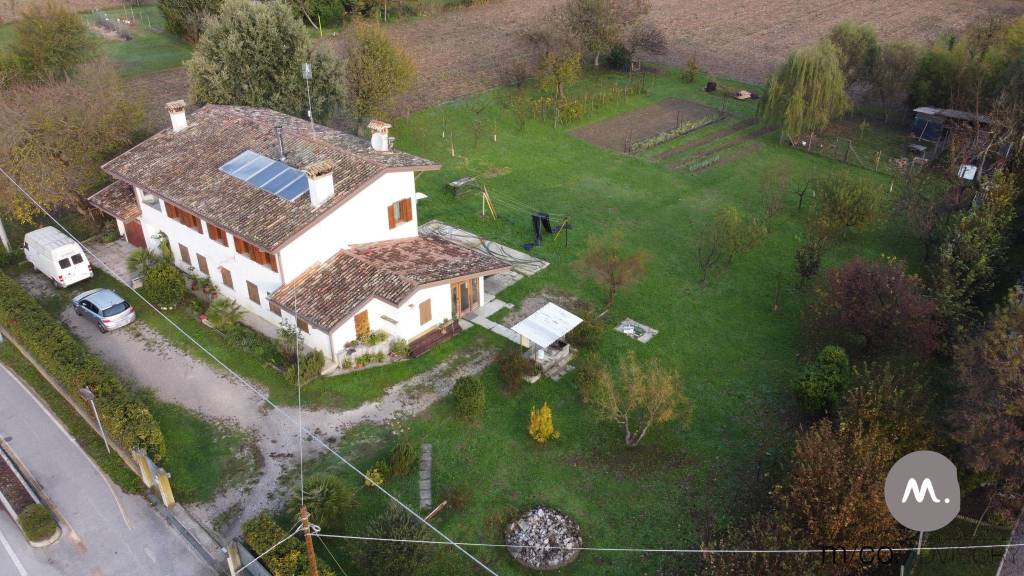 Villa in vendita a Fiume Veneto via Nino Bixio, 80