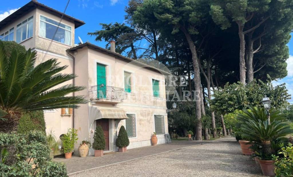 Villa in vendita a Genzano di Roma via Achille Grandi