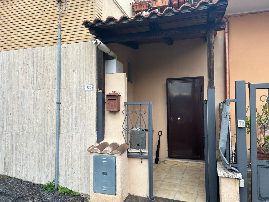 Appartamento in vendita a Ciampino via dell'Acqua Acetosa, 82