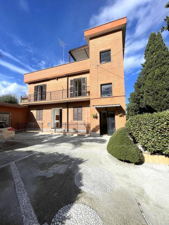 Appartamento in vendita a Roma via Alberto Colantuoni