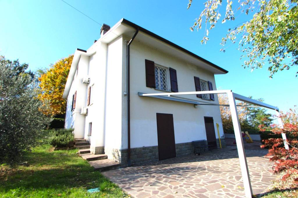 Villa in vendita a Valsamoggia via Ca' Bianca