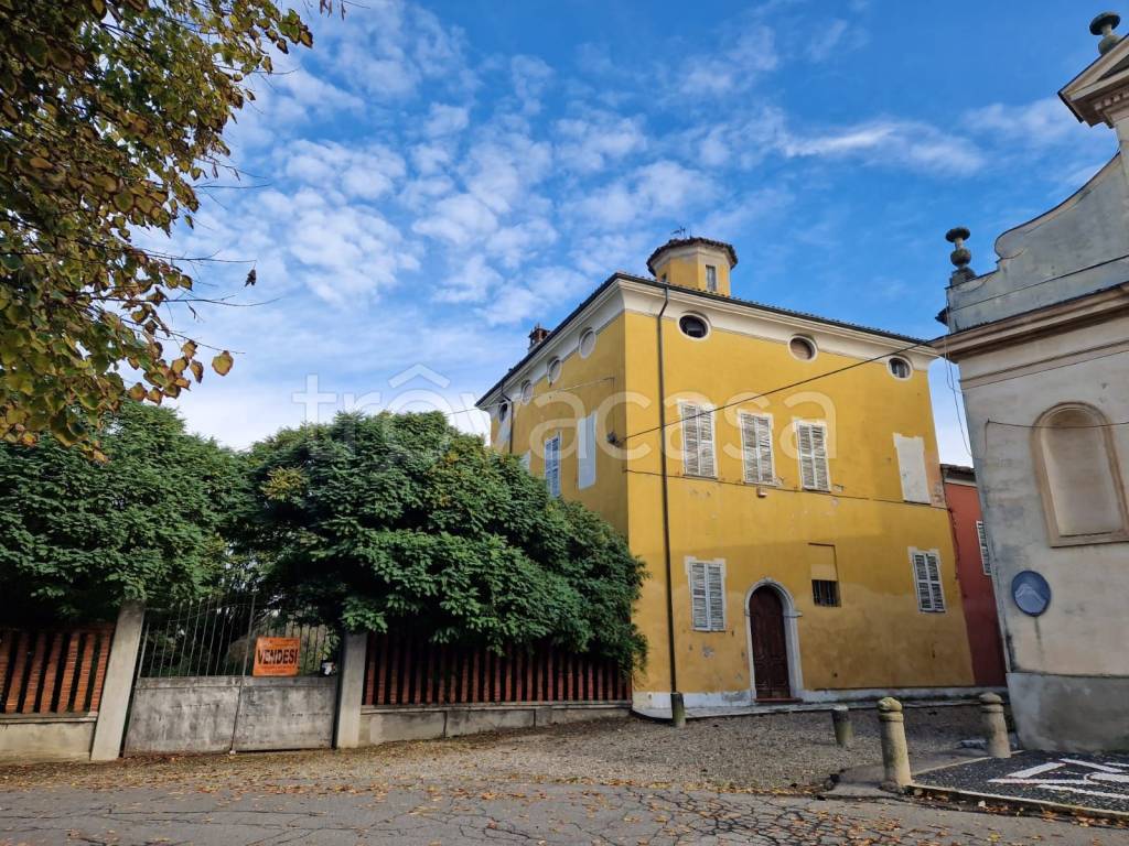 Villa in vendita a Castel San Giovanni piazza Carlo Bergonzi