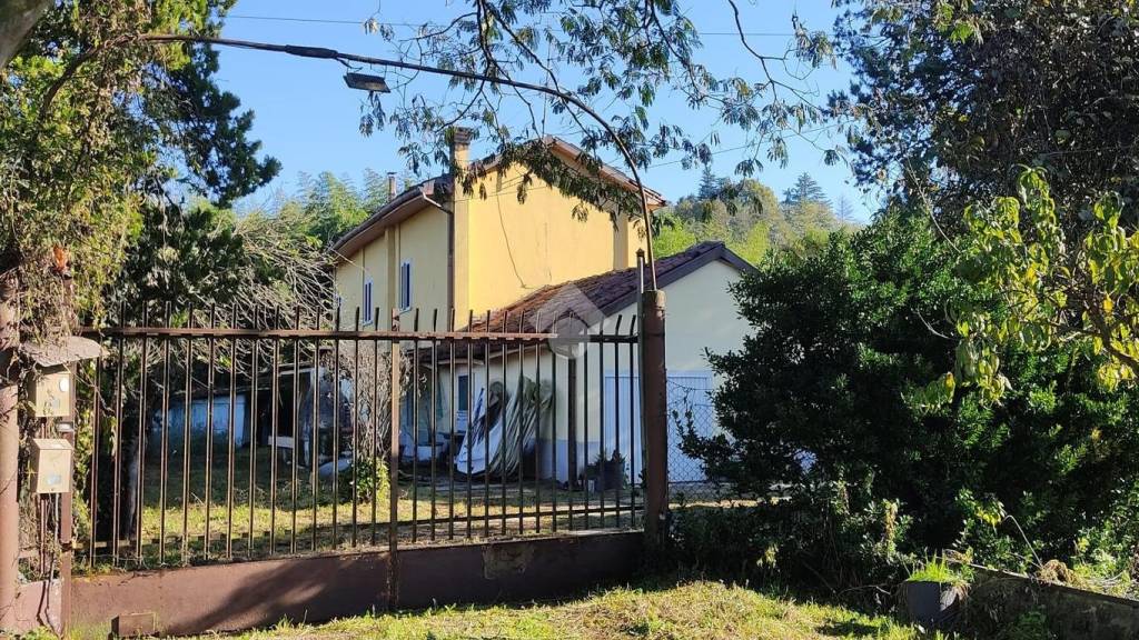 Villa Bifamiliare in vendita a Lonate Pozzolo via Alzaia Del Naviglio, 8