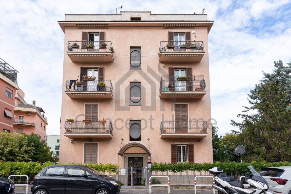 Appartamento in vendita a Roma viale delle Gardenie, 191