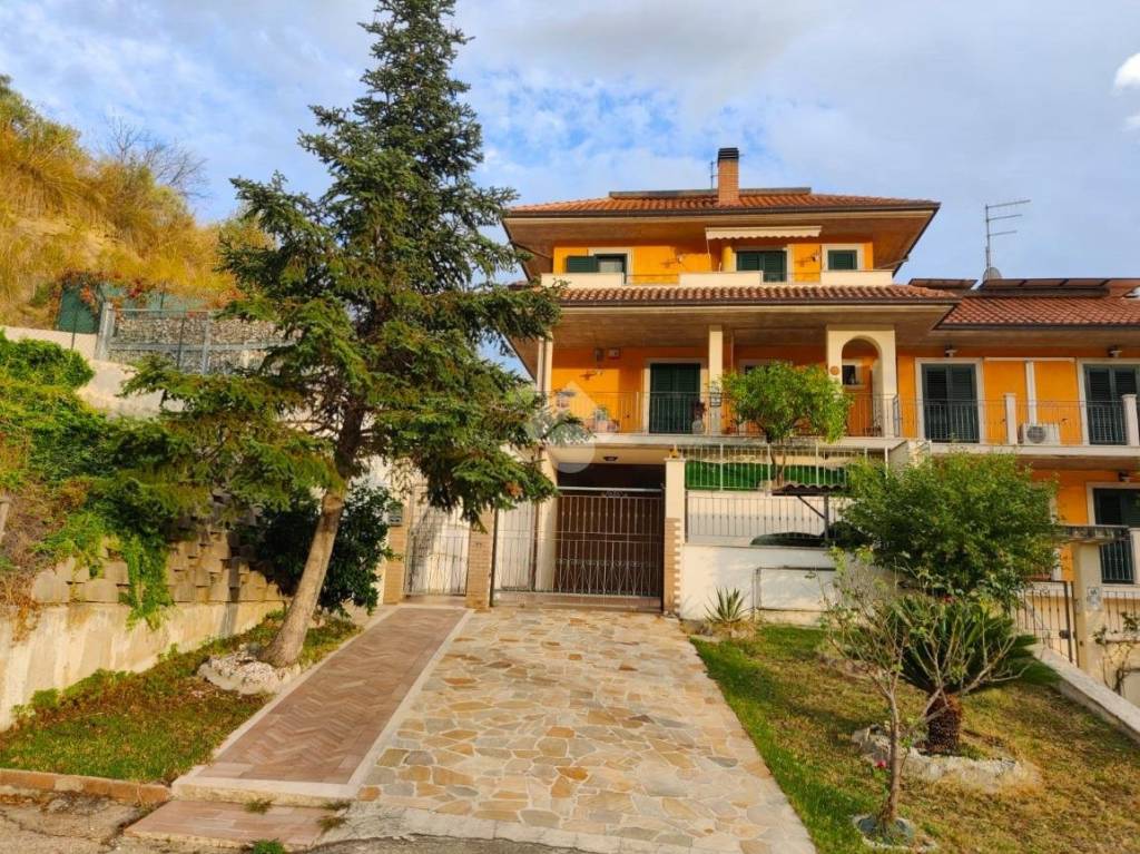 Villa Bifamiliare in vendita ad Ascoli Piceno via delle Genziane, 90