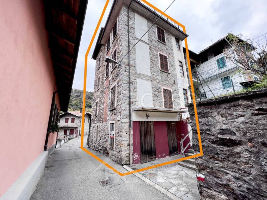 Casa Indipendente in vendita a Varallo frazione Parone