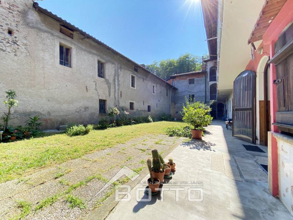 Villa a Schiera in vendita a Serravalle Sesia via mazzone n 35