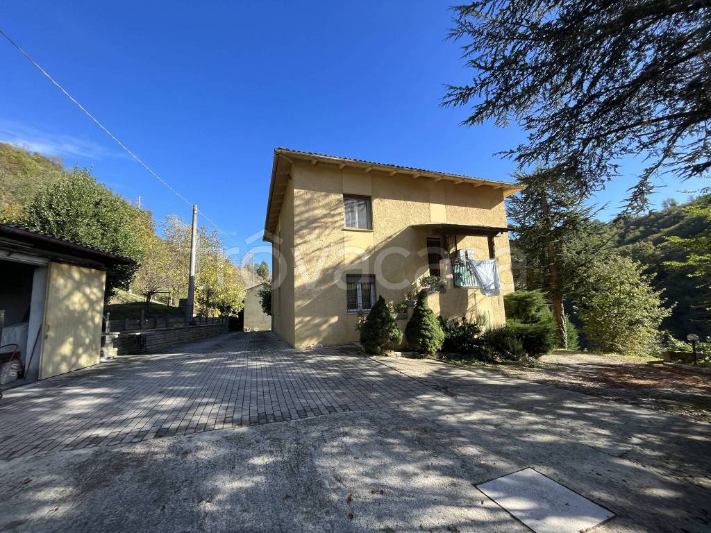 Villa Bifamiliare in vendita a Valsamoggia via Goccia, 526