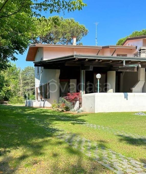Villa Bifamiliare in vendita a Rosolina via della Rosa