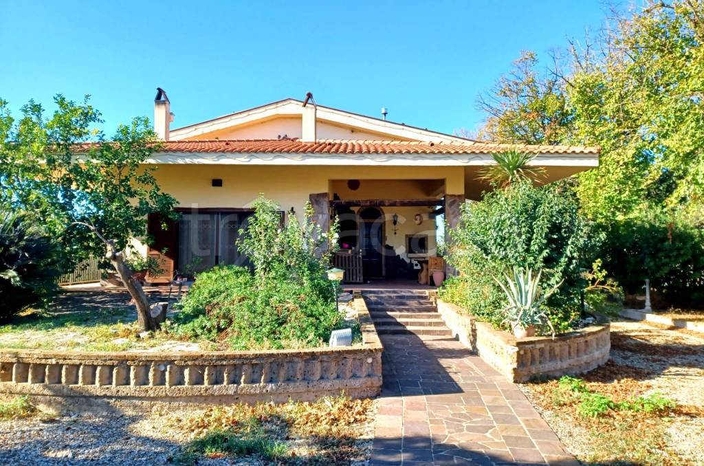 Villa Bifamiliare in vendita a Foggia strada del Salice Nuovo