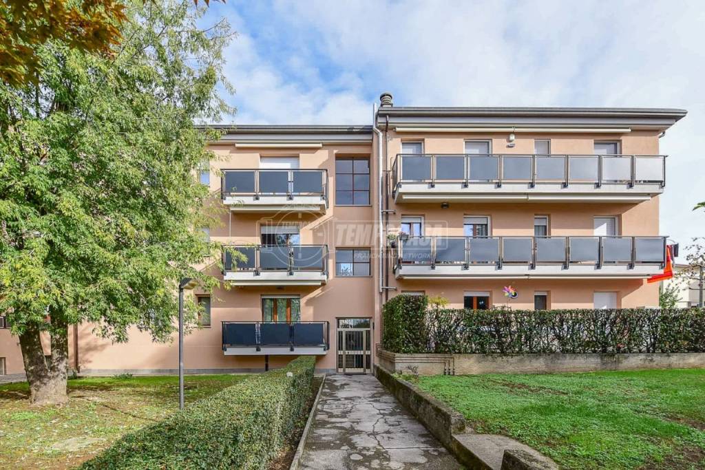 Appartamento in vendita a Cantù via Francesco Baracca