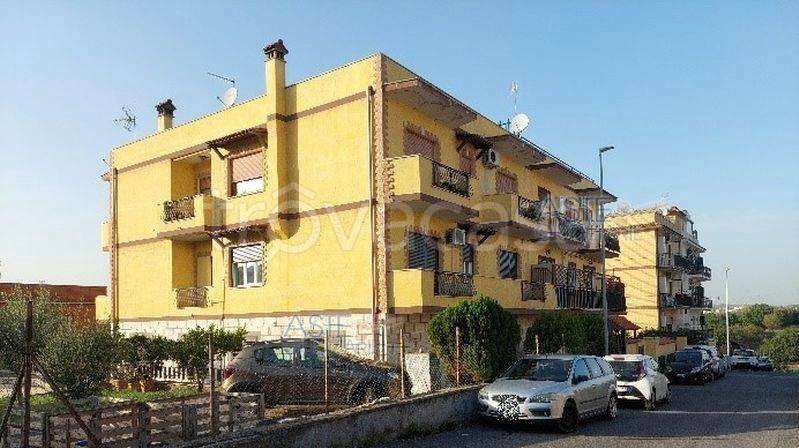 Appartamento in vendita a Roma via Angelo Barbagelata, 7