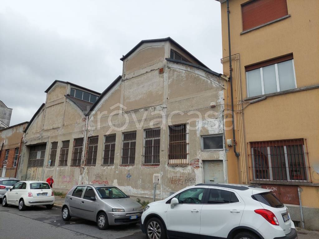 Magazzino in vendita a Torino via Sant'Ambrogio, 20