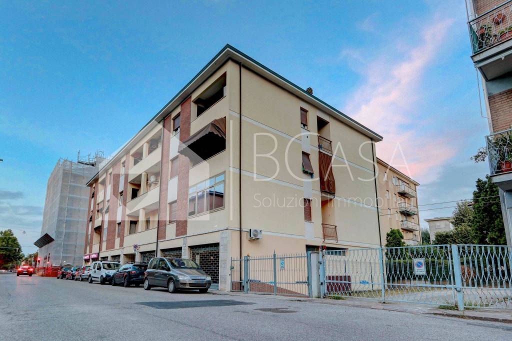 Appartamento in vendita a Modena via Fortunato Tamburini