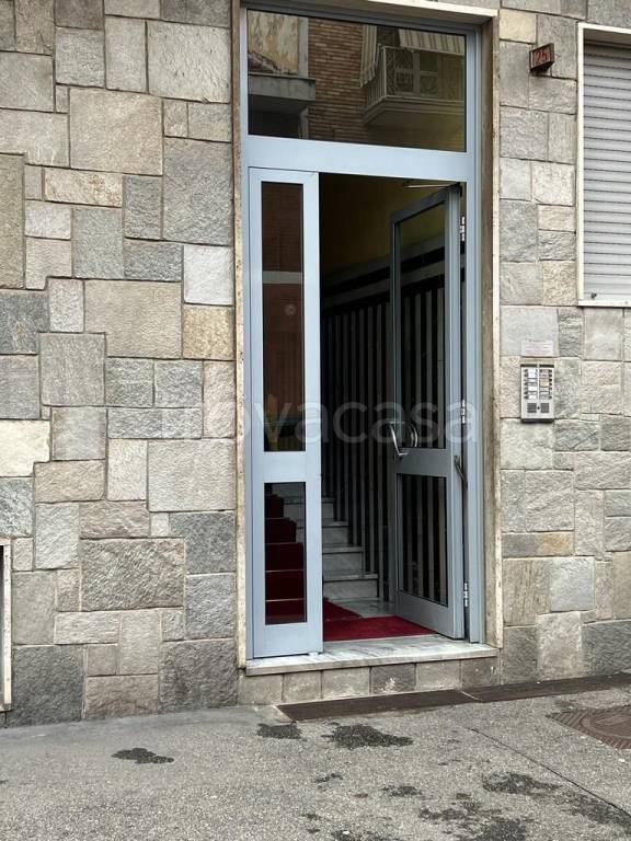 Magazzino in in vendita da privato a Torino via Camillo Riccio, 23