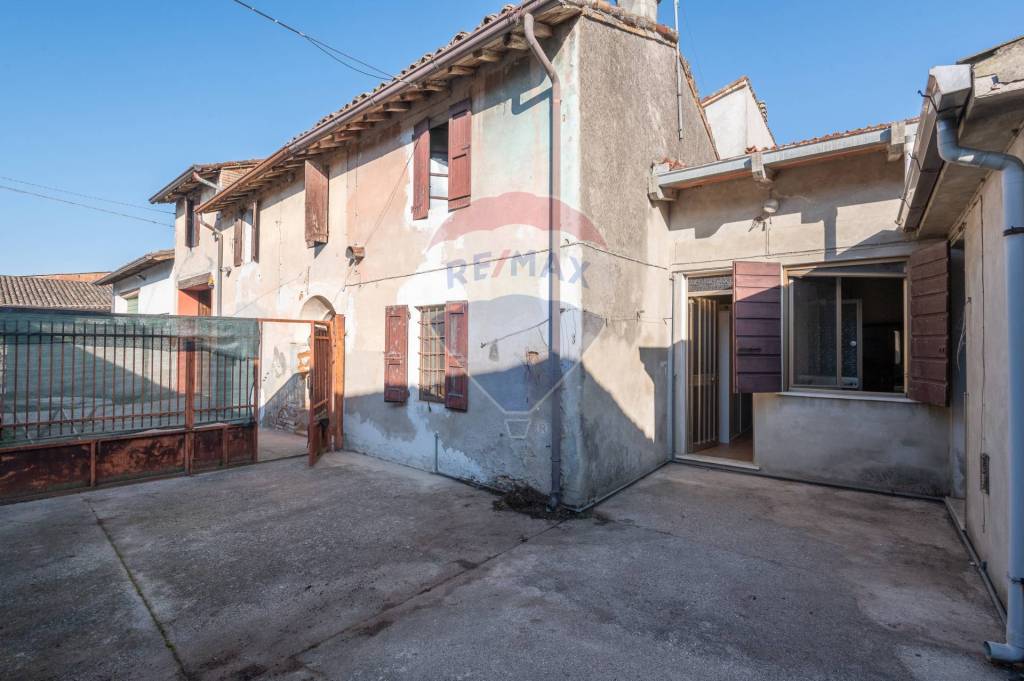 Casa Indipendente in vendita a Rivarolo Mantovano via Matteotti, 45