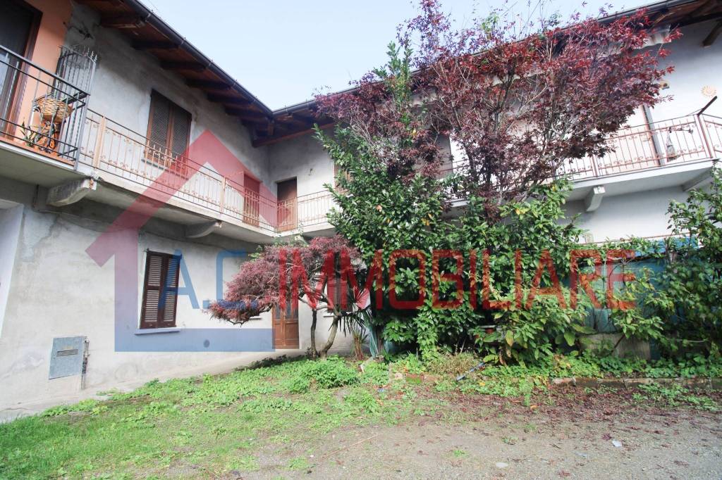 Appartamento in vendita a Vergiate via Felice Cavallotti, 6