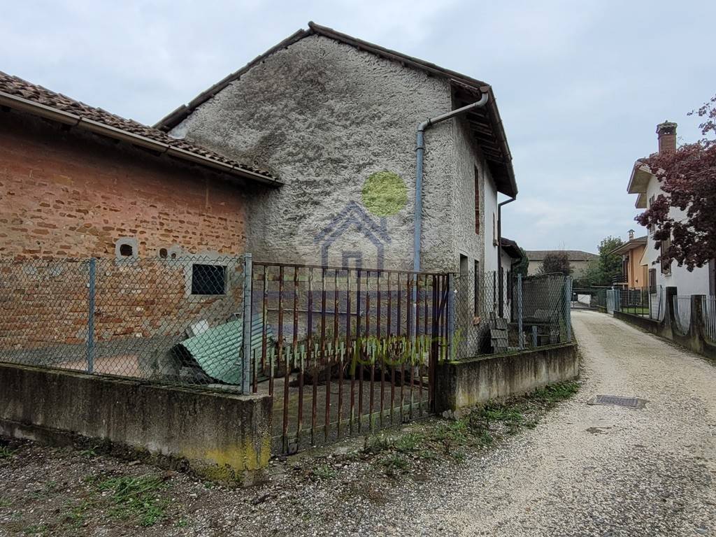 Casa Indipendente in vendita a Corte de' Cortesi con Cignone via Montegrappa °41/e
