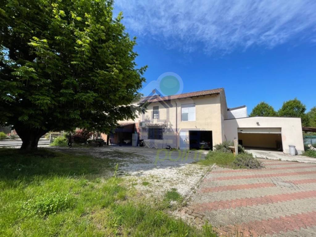 Casa Indipendente in vendita a Monticelli d'Ongina via dosso