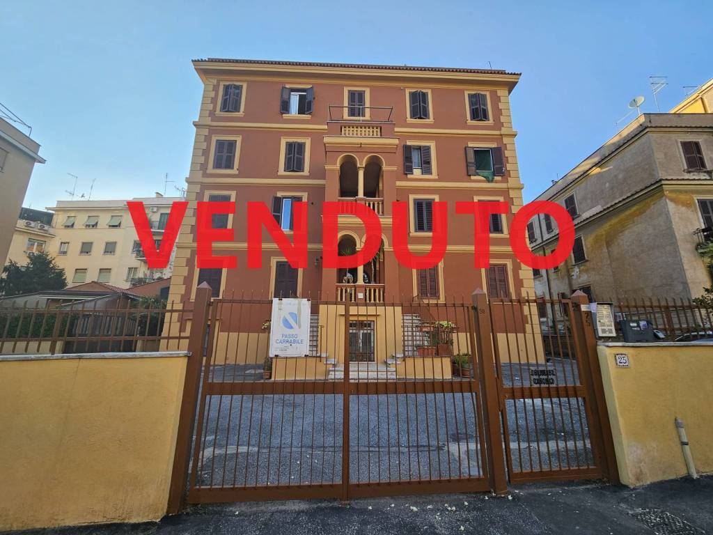 Appartamento in vendita a Roma via Graziano, 25