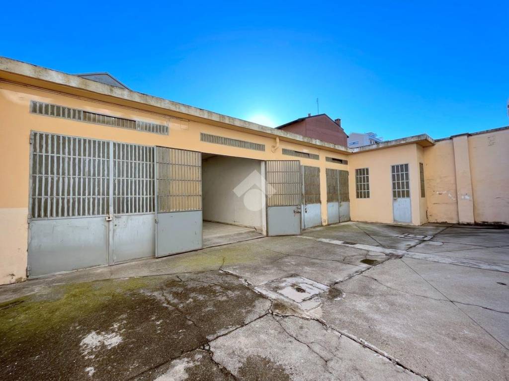 Garage in vendita a Torino via valentino carrera, 157