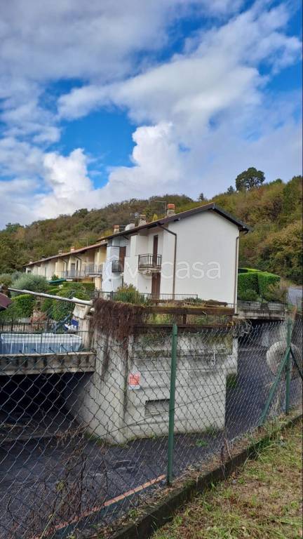 Casa Indipendente in in vendita da privato a Solto Collina via Clisano, 1