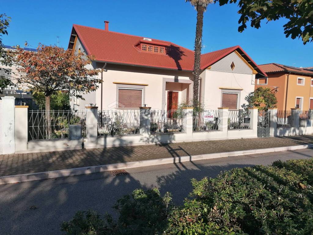 Villa in vendita a Chiaravalle via Guglielmo Marconi, 17