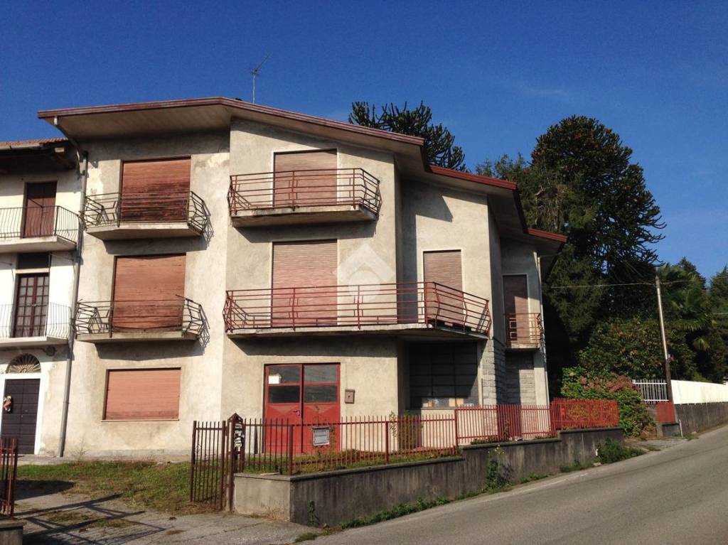 Casa Indipendente in vendita a Comignago via oleggio castello, 11