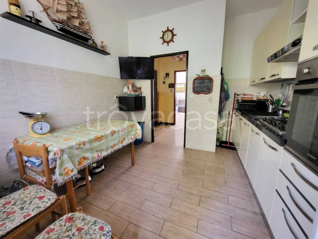 Appartamento in vendita a Genova via Cravasco