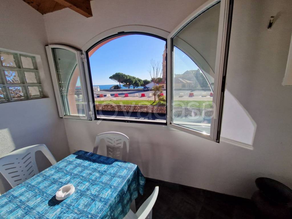 Appartamento in vendita a San Lorenzo al Mare via Aurelia, 62