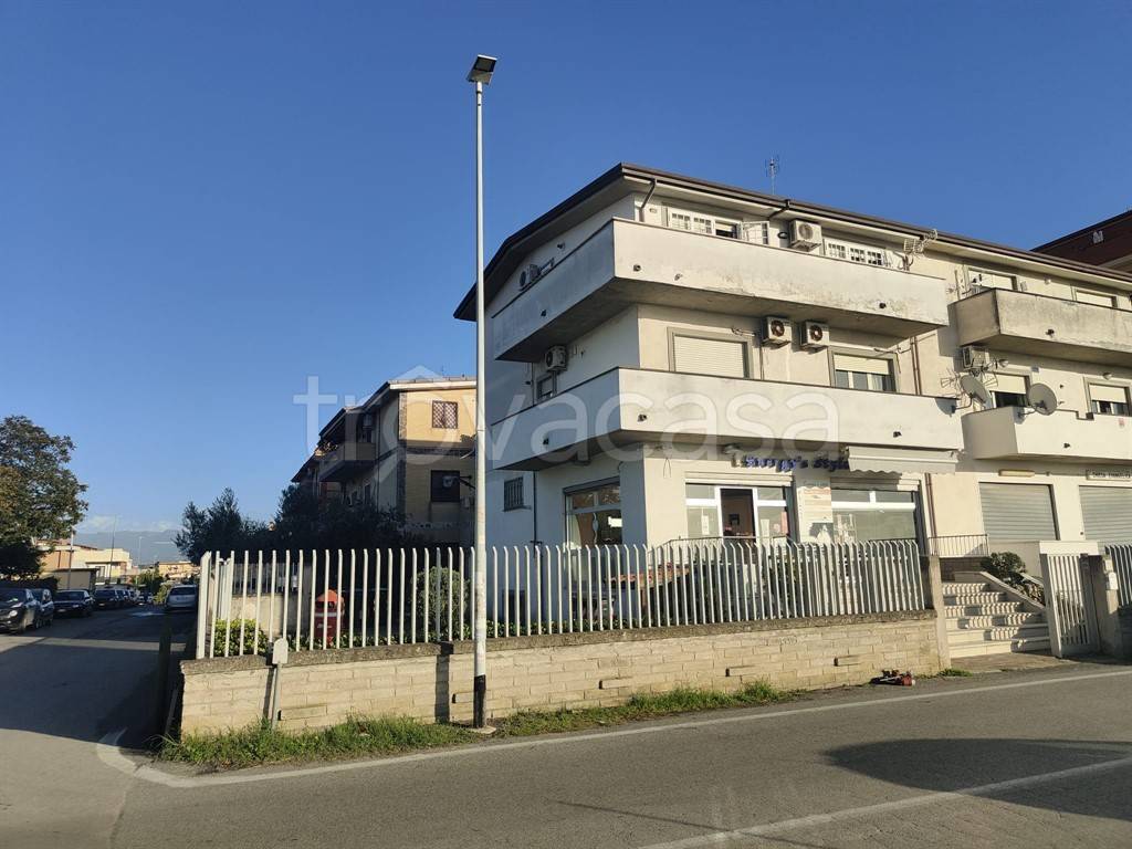 Appartamento in vendita a Roma via Geraci Siculo
