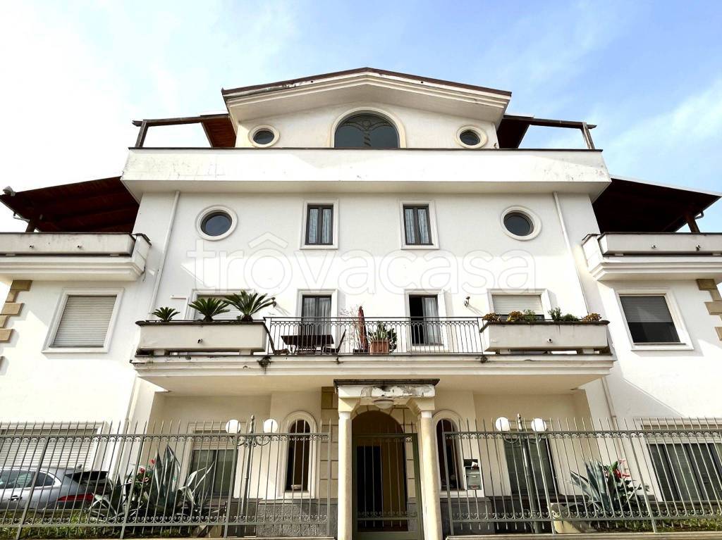 Casa Indipendente in vendita ad Aversa via eugenio montale 36