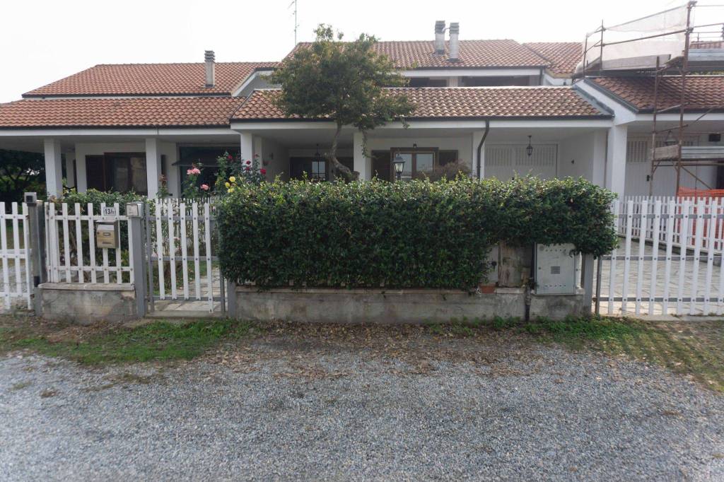 Villa a Schiera in in vendita da privato a Tronzano Vercellese via La Marmora, 13h