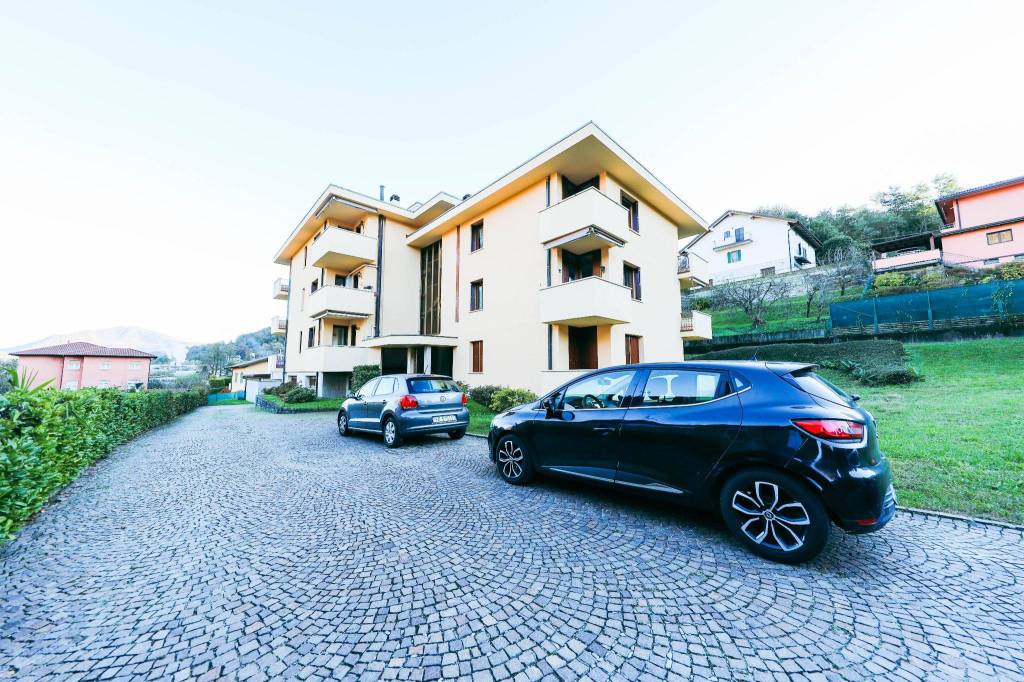 Appartamento in in vendita da privato a Laveno-Mombello via Rebolgiane, 1