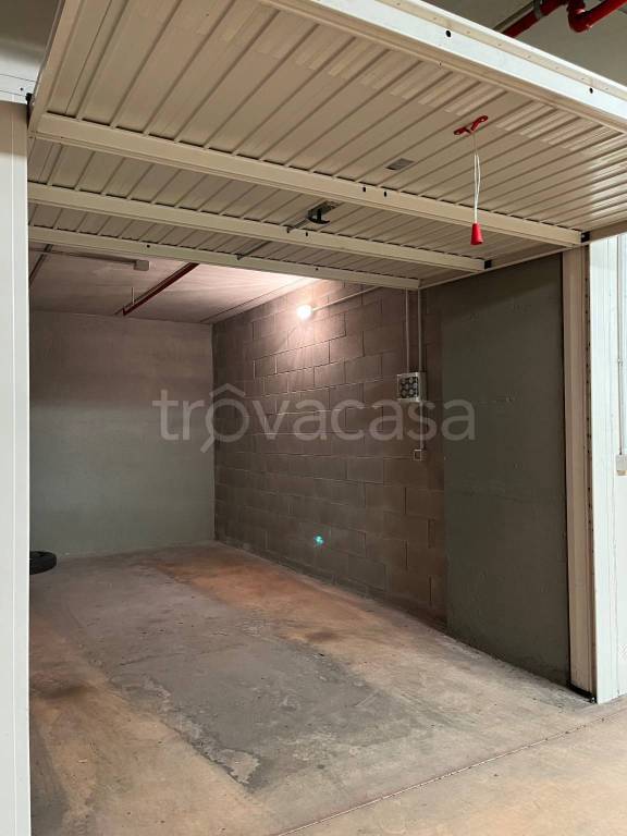 Garage in affitto a Torino piazza Adriano, 11E