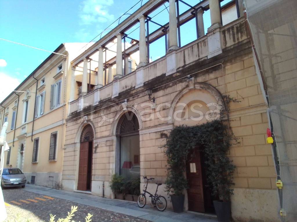 Lavanderia in in affitto da privato a Mantova via Ippolito Nievo, 32