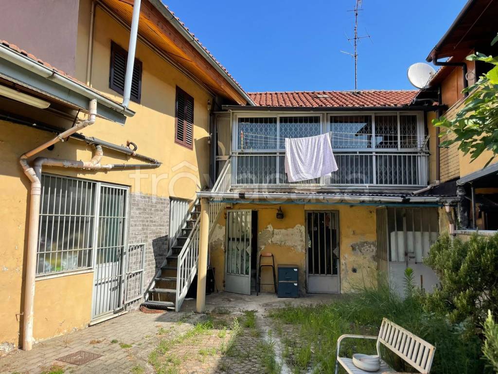 Appartamento in vendita a Rivoli via Fratelli Macario, 26/a