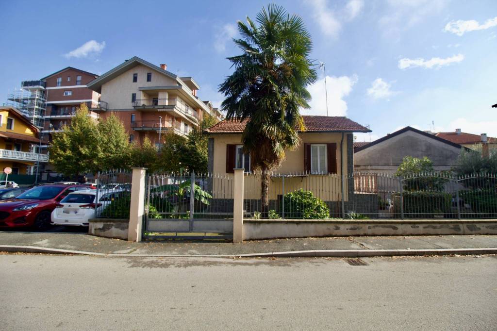 Villa in vendita a Nichelino via Vittorio Alfieri