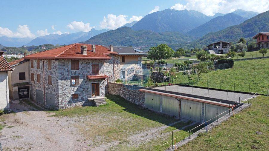Villa in vendita a Esine esine 25040