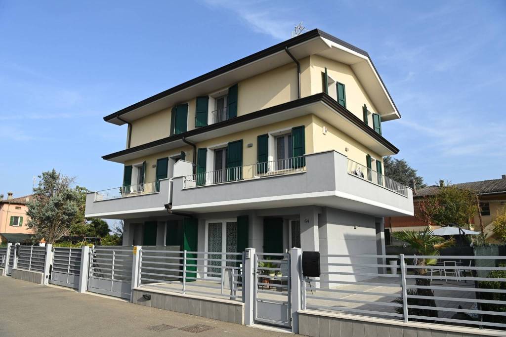 Villa a Schiera in vendita a Castelfranco Emilia via Manzolino Ovest, 33