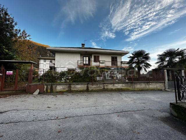 Casa Indipendente in vendita a Varallo via alla Regione Fey, 19