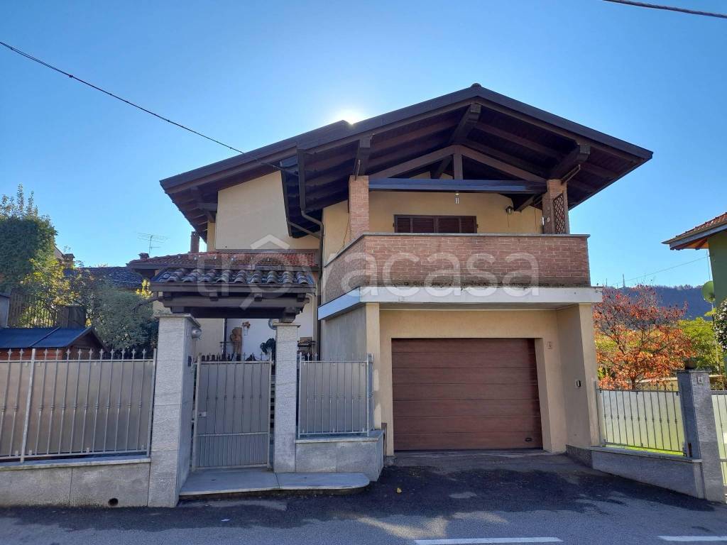 Villa Bifamiliare in vendita a Borgosesia via Valbusaga, 4