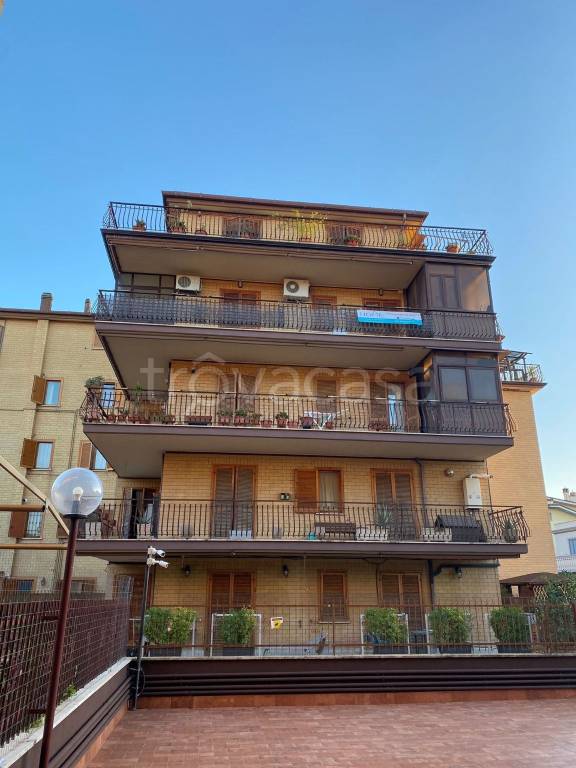 Appartamento in vendita a Mentana via Arno, 3