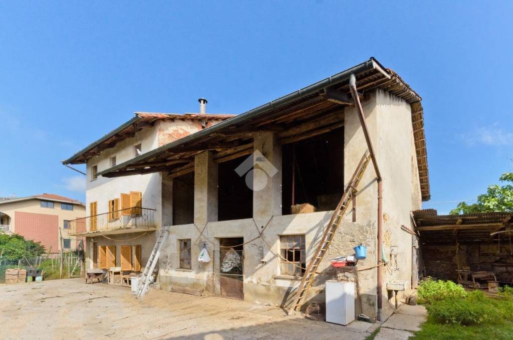 Rustico in vendita a Buttigliera d'Asti via riva, 9