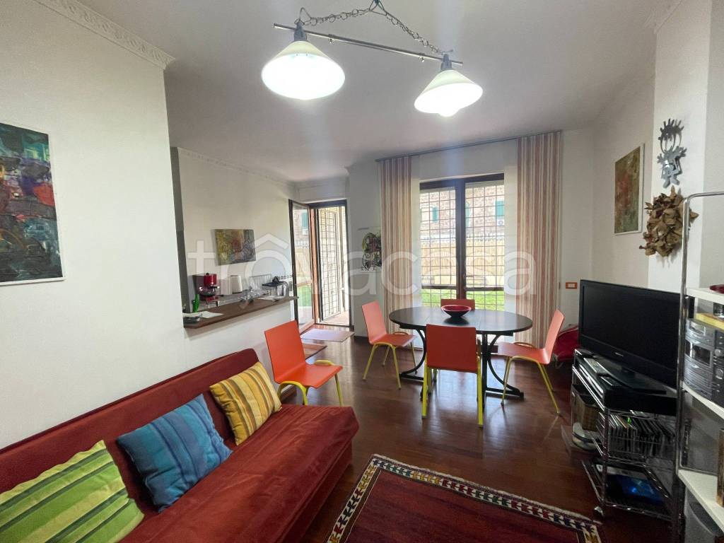 Appartamento in vendita a Roma via Monte Amiata