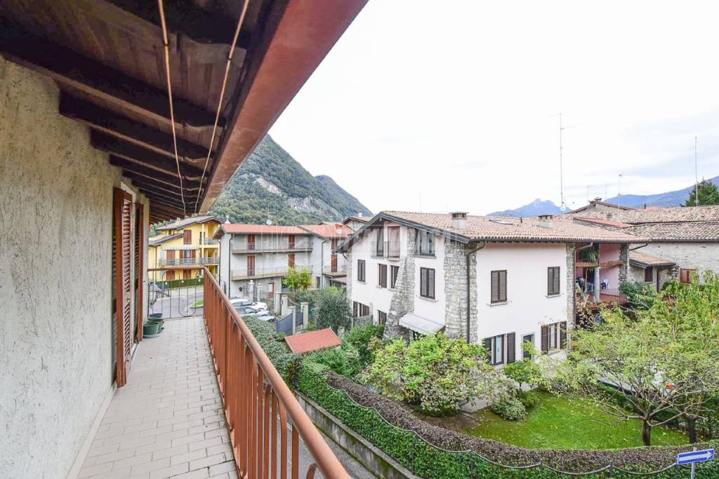 Appartamento in vendita a Castelmarte via Alessandro Manzoni