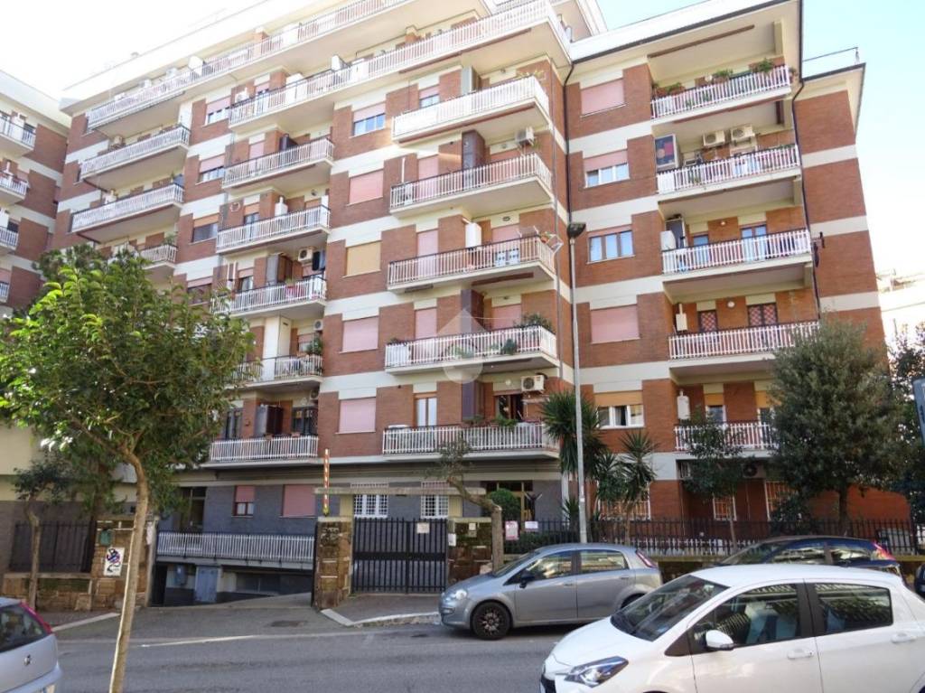 Appartamento in vendita a Pomezia via Metastasio, 2