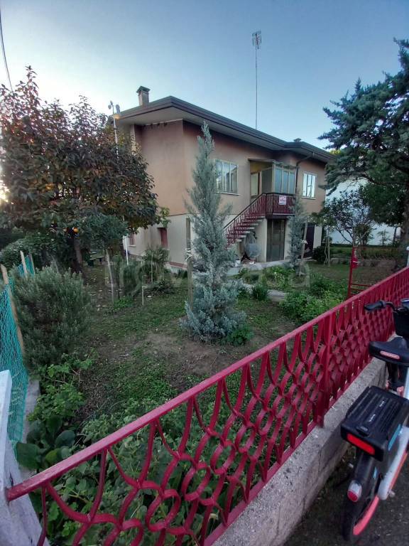Villa in in vendita da privato a Lignano Sabbiadoro via Garda, 26
