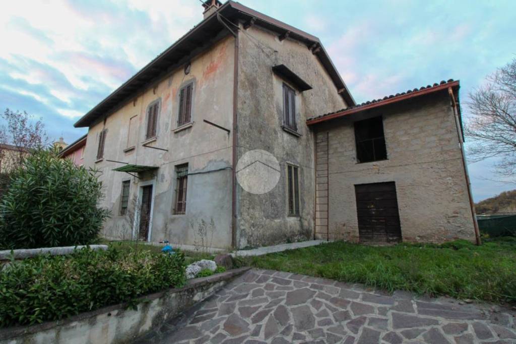 Casa Indipendente in vendita a Lonato del Garda via s. Tommaso, 13
